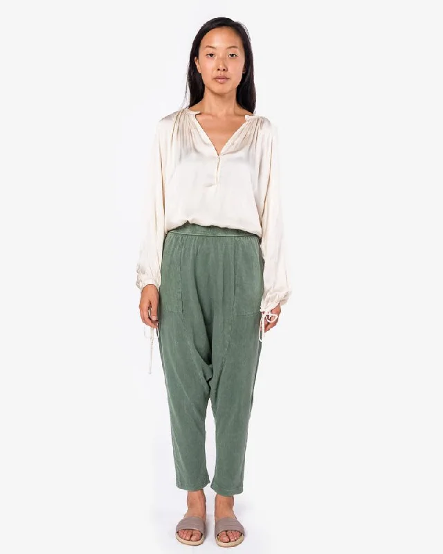 trendy pants for women’s 2025 wardrobe -Cropped Slouchy Pant in Army