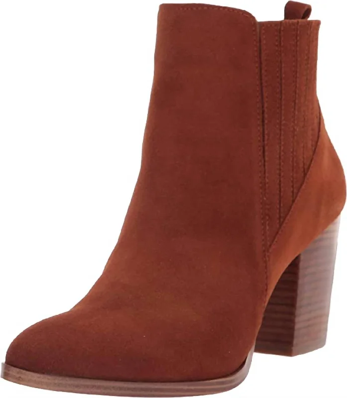 women’s chic flats for sophisticated outfits -Reese Ankle Boot In Camel Suede