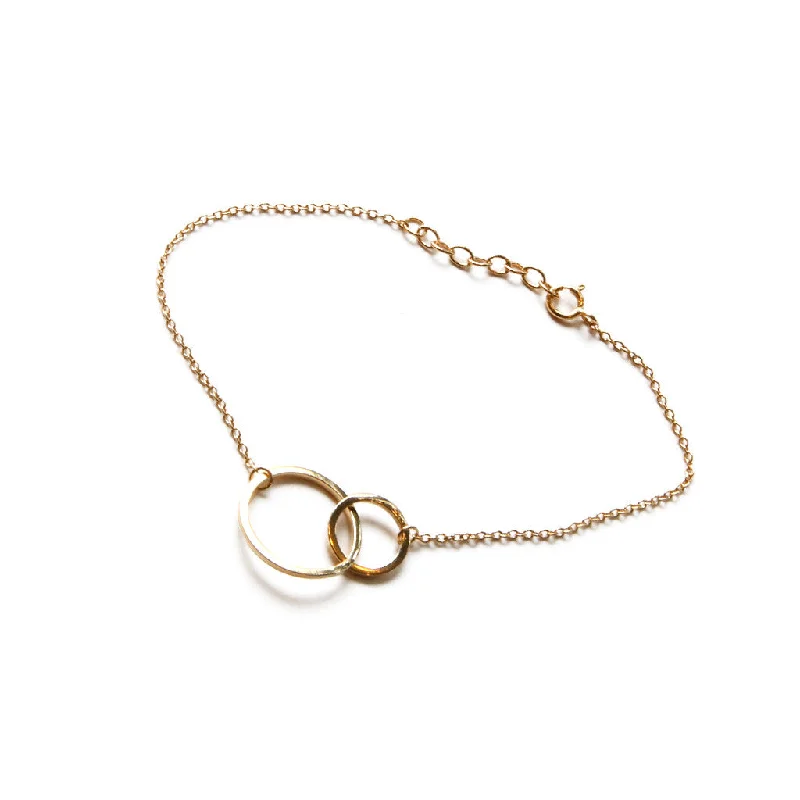 stylish rose gold rings for women’s modern look -Interlocking Circles Bracelet